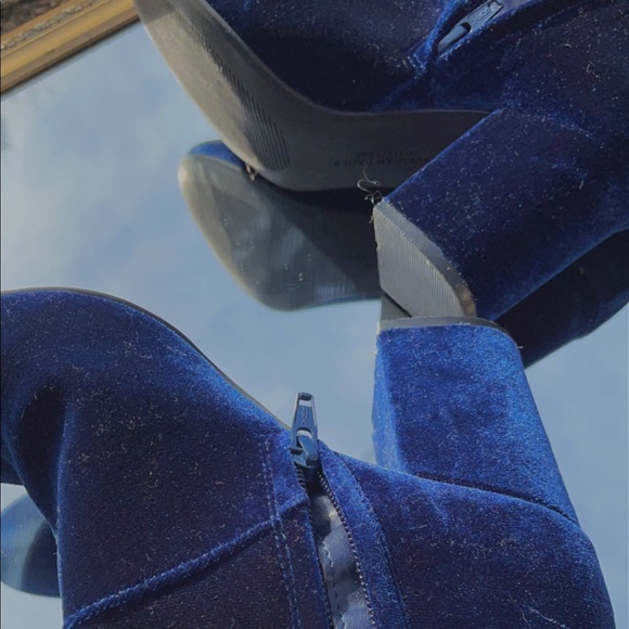 american eagle outfitters blue suede chunky heels, size seven. - Picture 4 of 4